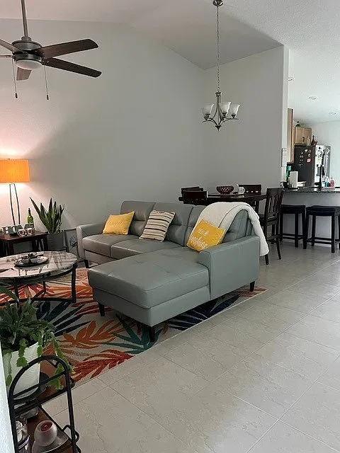 3 bed, 1210 sqft, $1,695 — Photo 2