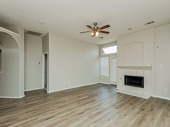 3rd image of 4716 Park Bend Dr