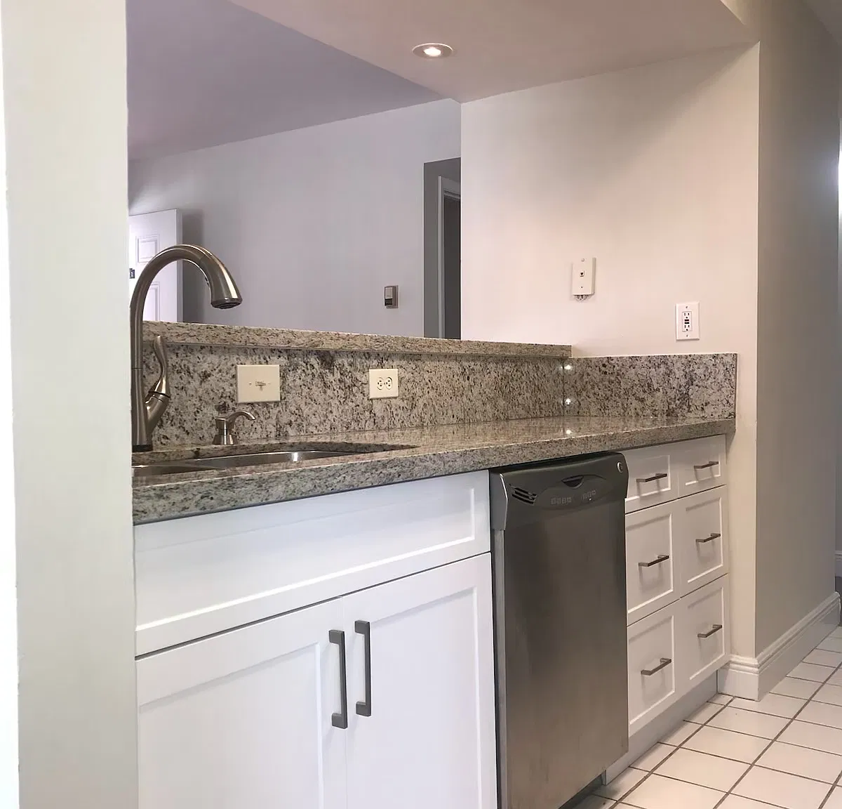 2 bed, 1093 sqft, $2,300 — Photo 4