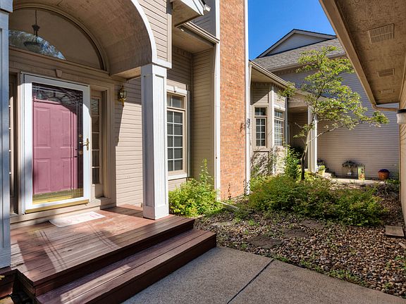 Private front entryway
