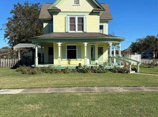 100 Welch Ave, Palacios, TX 77465