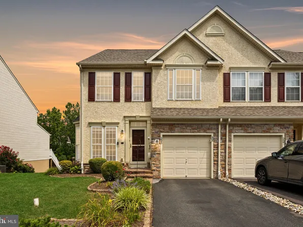 225 Creekside Dr, Pottstown, PA 19464