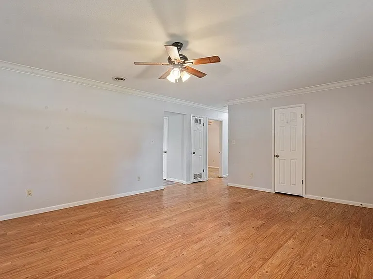 1000 Jerry Ave — Photo 3