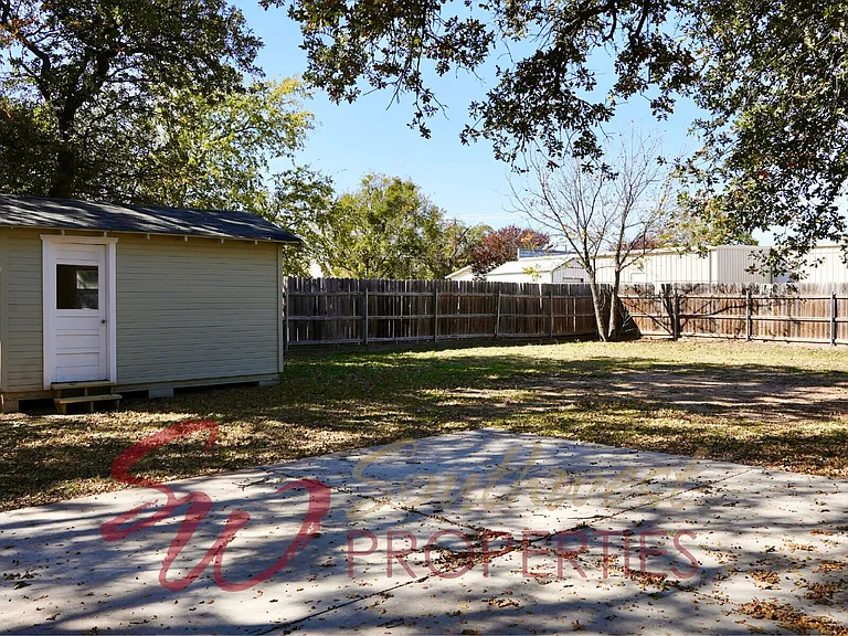 1590 N Race St — Photo 20