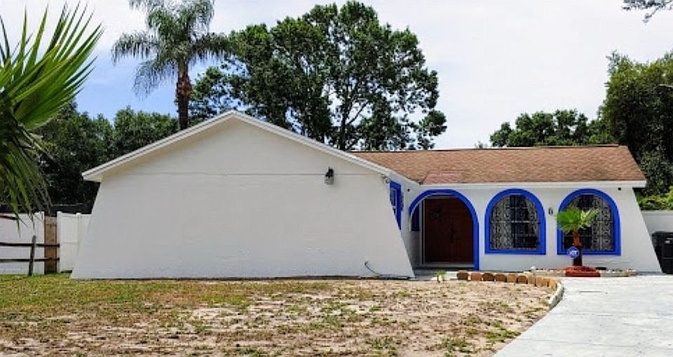 2nd image of 8840 Oak Cir