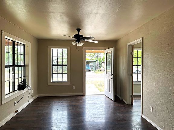 5th image of 124 E Avenue C