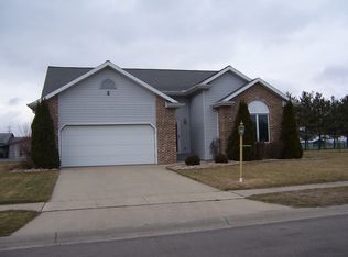708 Westfield Dr, Ligonier, IN 46767
