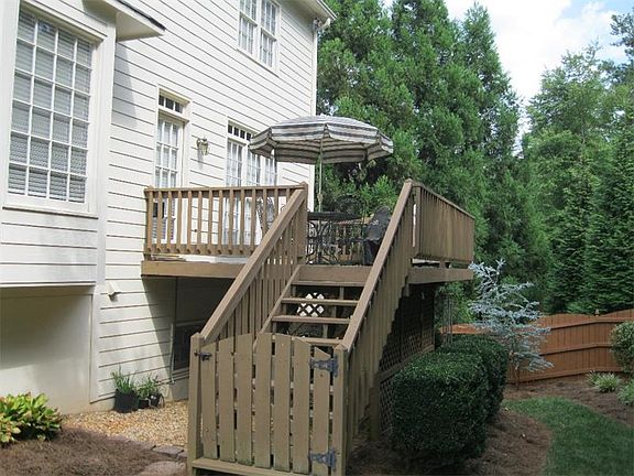 5th image of 2414 Meadow Isle Ln