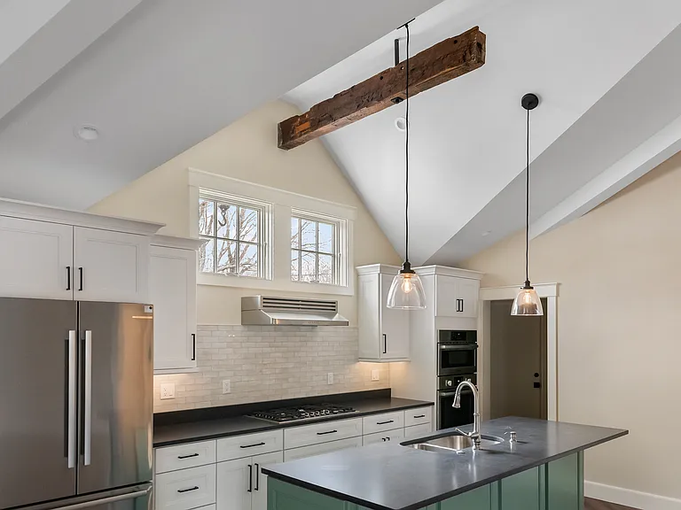 669 Lincoln Ave — Photo 1