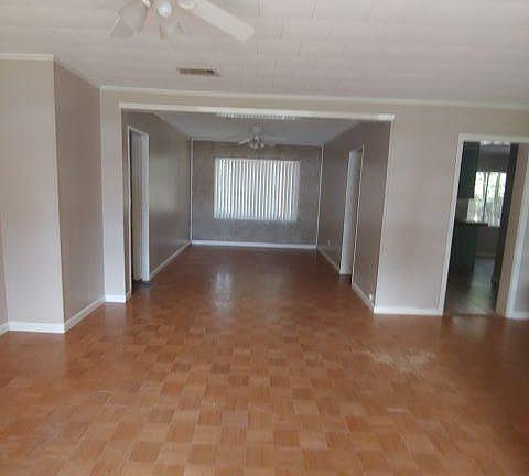 4th image of 1004 W Hinton Ave