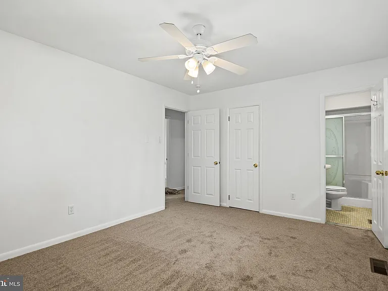 190 Maple Ave — Photo 17