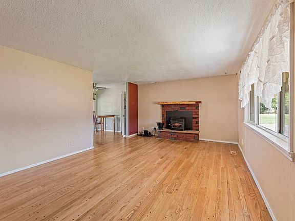 5th image of 2539 Lotus Ln