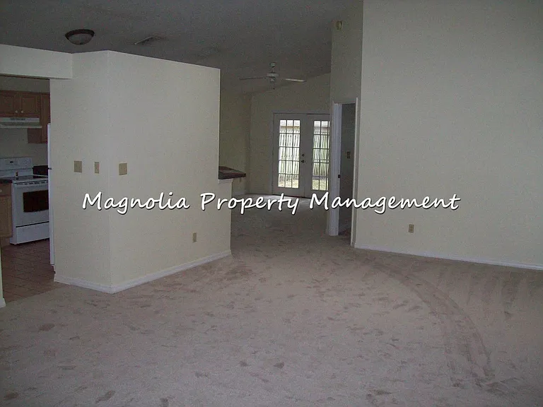 1322 Carlson Dr — Photo 2