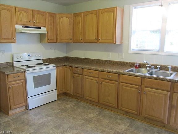 3rd image of 334 Main St E