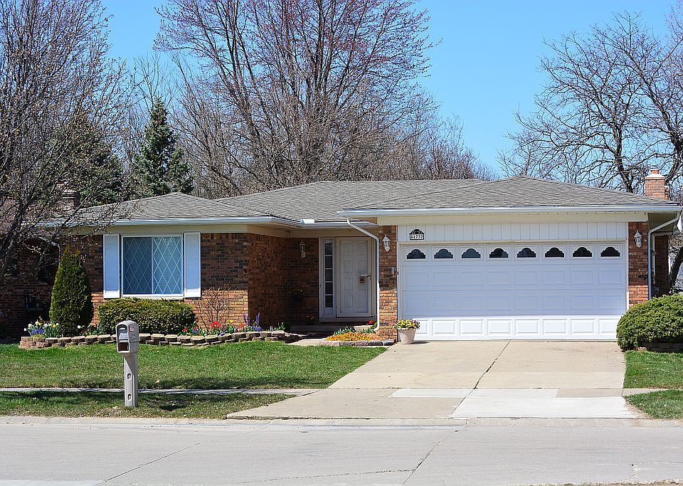 1st image of 44732 Crestmont Dr