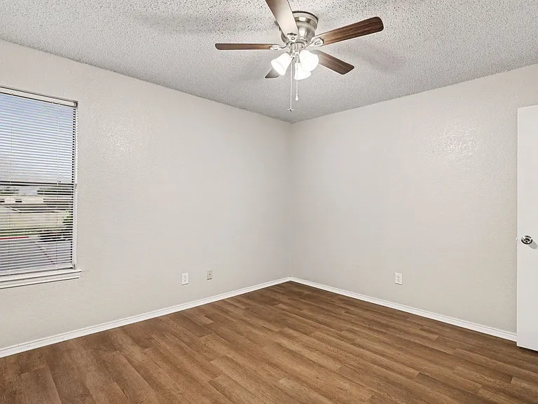 3301 Aurora St #B — Photo 17