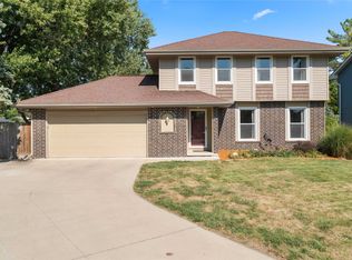 2242 Camelot Ct, Altoona, IA 50009
