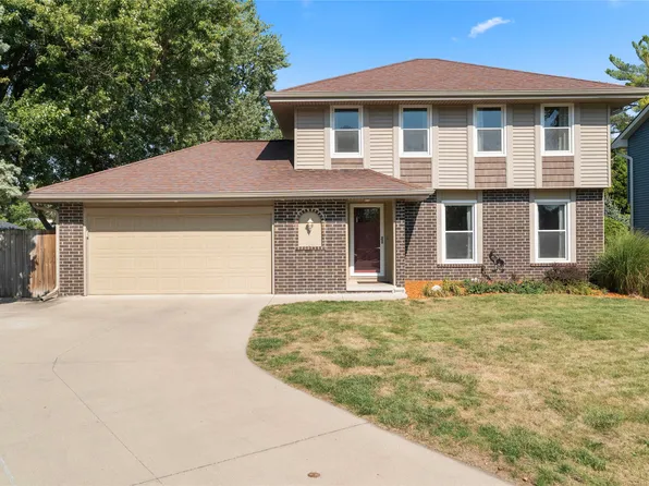 2242 Camelot Ct, Altoona, IA 50009