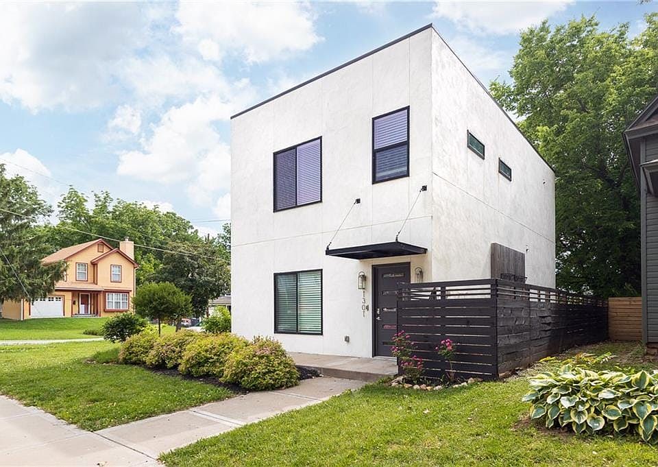 1st image of 1301 W 41st St