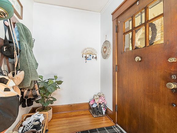4th image of 2413 Crosby St