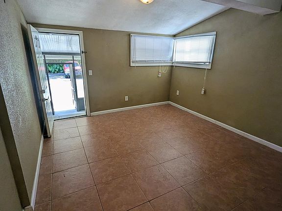 4th image of 1612 Park Lake St