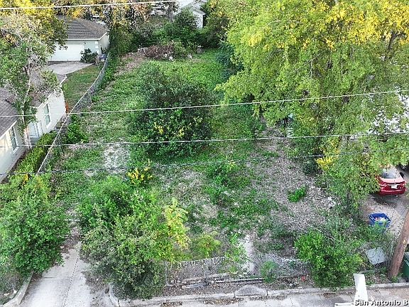 3rd image of 1318 Essex LOT 28