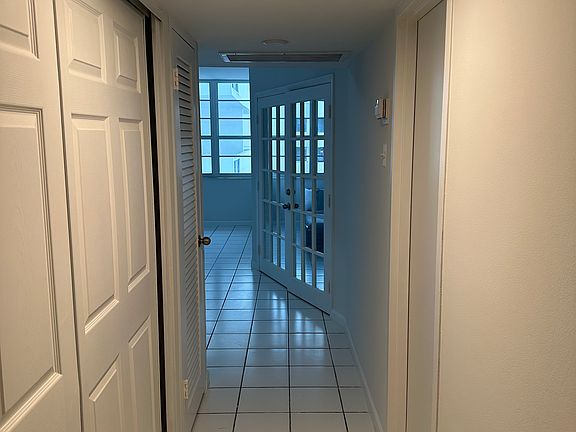 2nd image of 100 Lincoln Rd #601