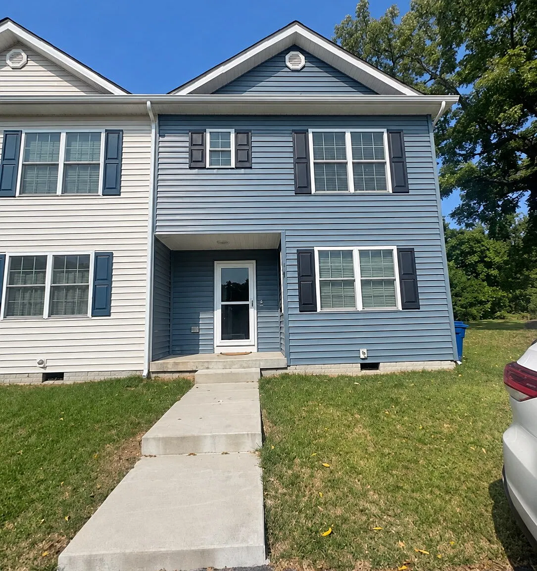 3 bed, 2.0 bath, 1500 sqft, $2,300 — Photo 1