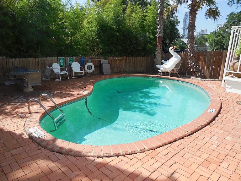 1214 Baylor St #103 — Photo 2