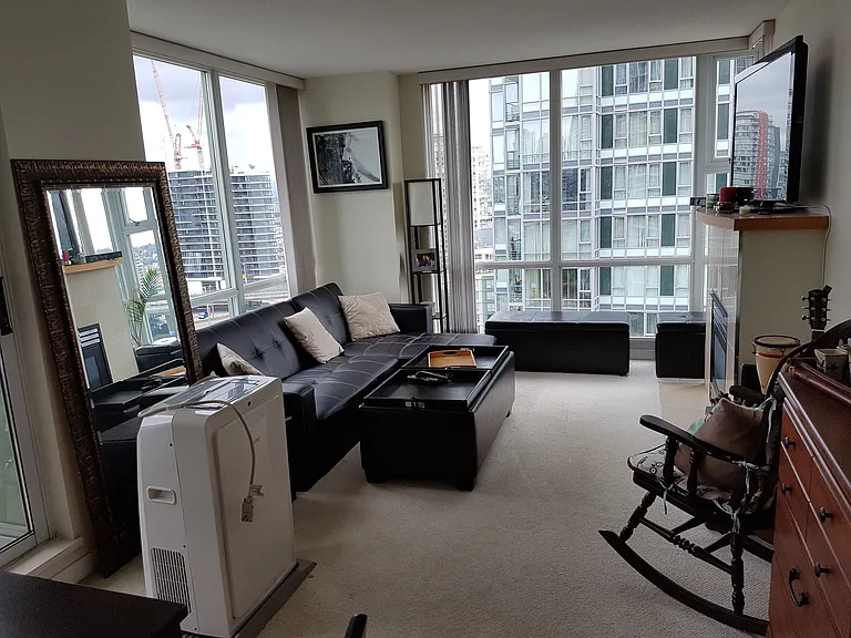 1077 Marinaside Cres #1707 — Photo 3
