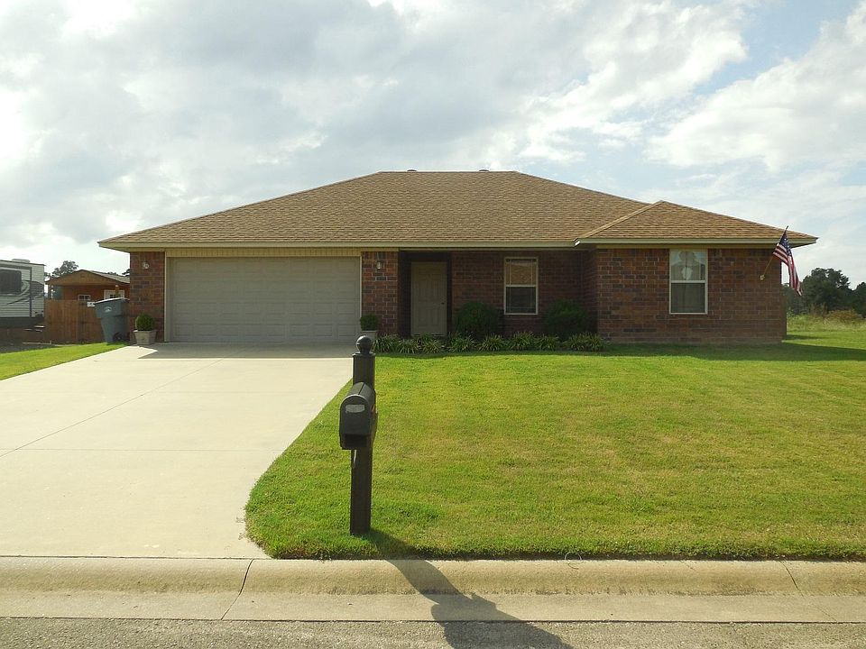1st image of 107 Country Oak Dr