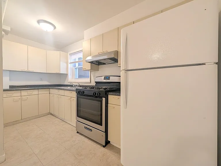69 Beacon Ave #1 — Photo 8