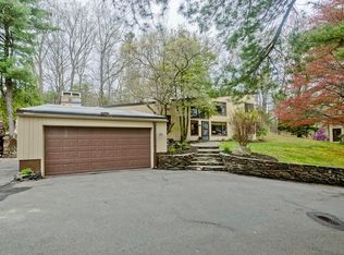 7 Steiger Rd, Holyoke, MA 01040