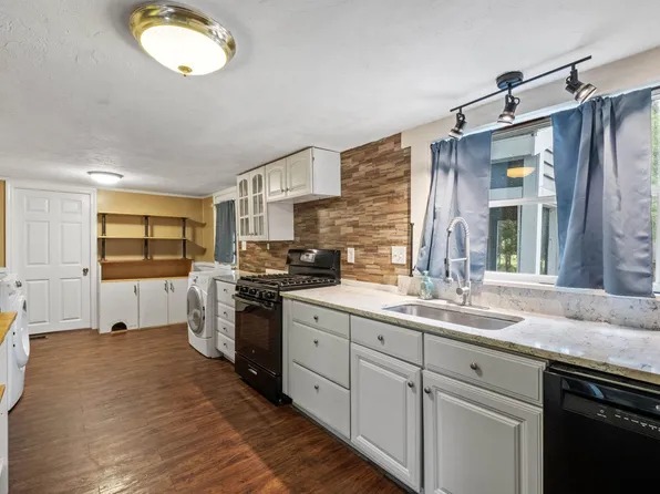 194 Pleasant Street, Bristol, NH 03222