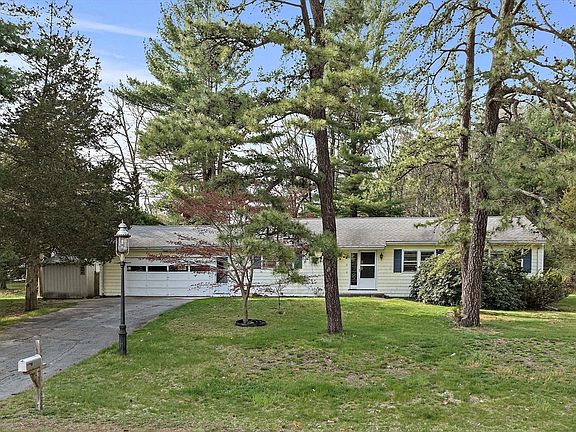 2nd image of 2 Briarwood Dr
