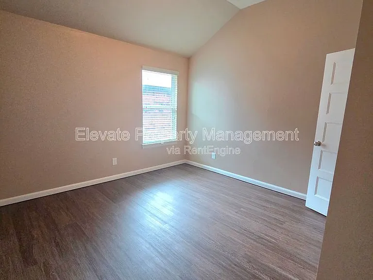 2301 Kintyre Rd — Photo 12
