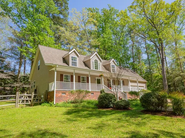 93 Eubank Dr, Kilmarnock, VA 22482