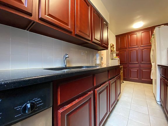 4th image of 33-44 93rd St #3P