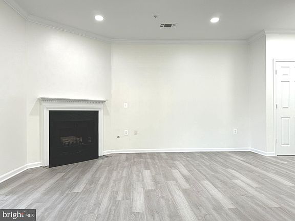 4th image of 2107 Highcourt Ln APT 101