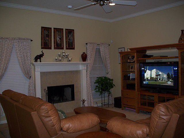 2nd image of 612 Willow Creek Dr