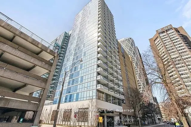 210 Simcoe St #1610 photo 1