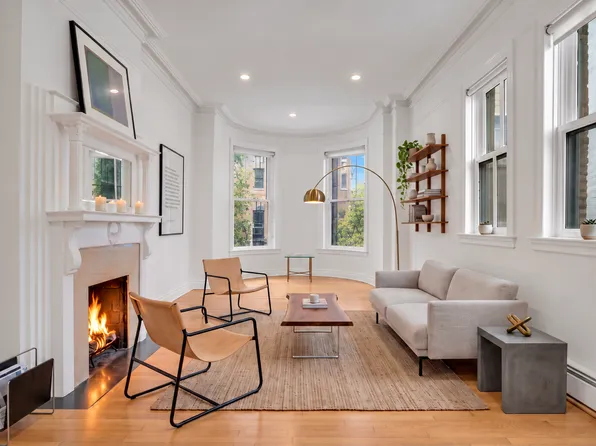 220 East 48th Street image 1 of 15