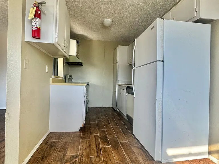 332 Preusser St — Photo 8