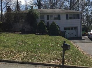 641 Van Doren Ct, Valley Cottage, NY 10989