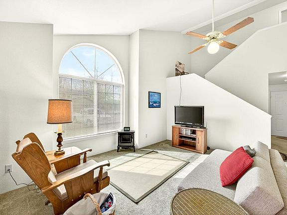 5th image of 2122 Creek Dr