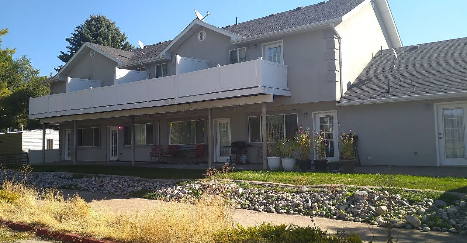 2 bed, 1.5 bath, 950 sqft, $1,150 — Photo 2