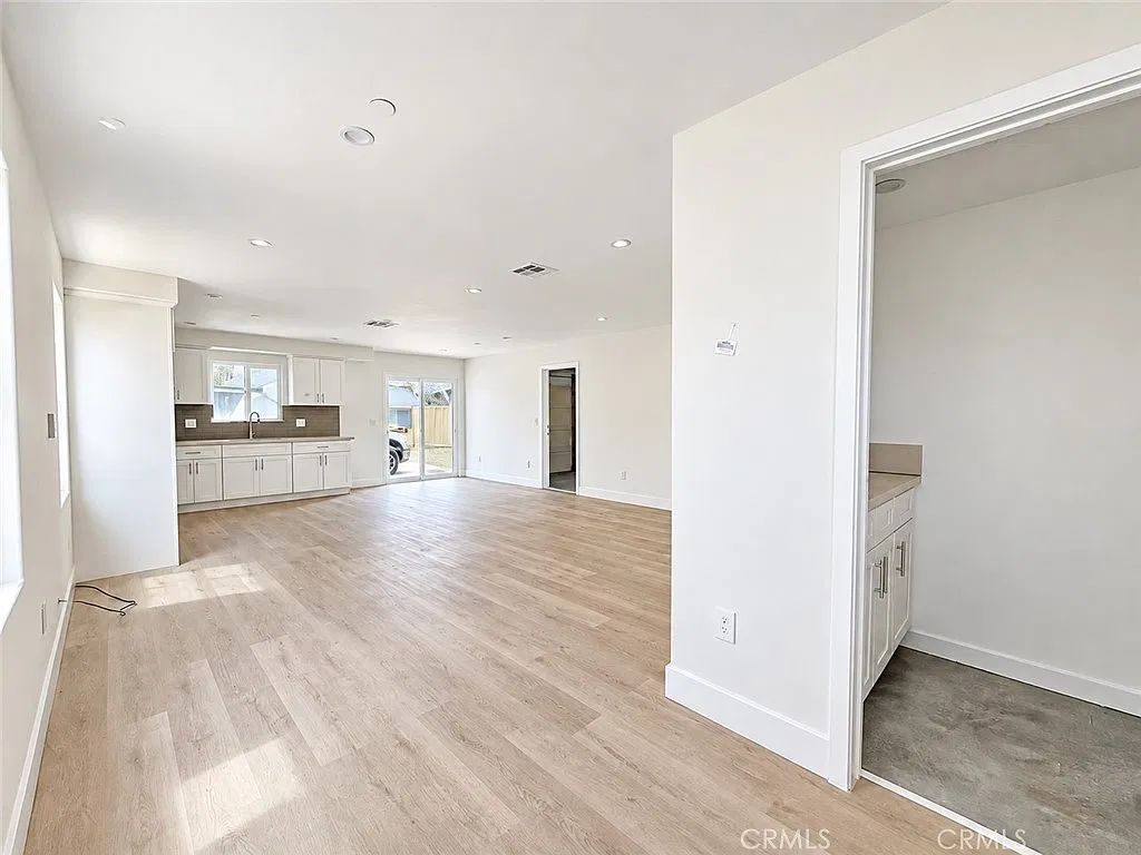 4 bed, 1700 sqft, $3,900 — Photo 3