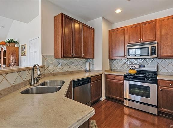 5th image of 920 Jamerson Ln #0