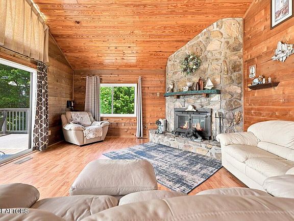 4th image of 1818 Circle Lake Dr