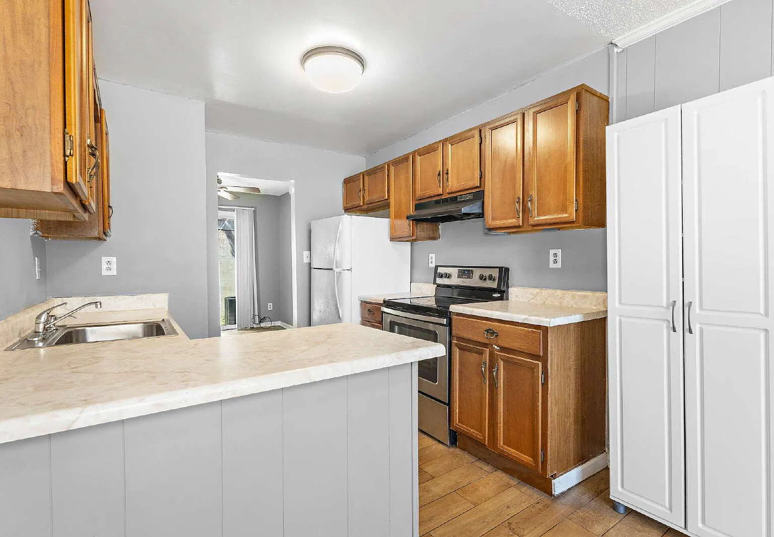 2 bed, 3.0 bath, 1208 sqft, $2,000 — Photo 3